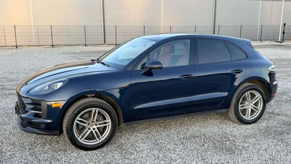 PORSCHE Macan -