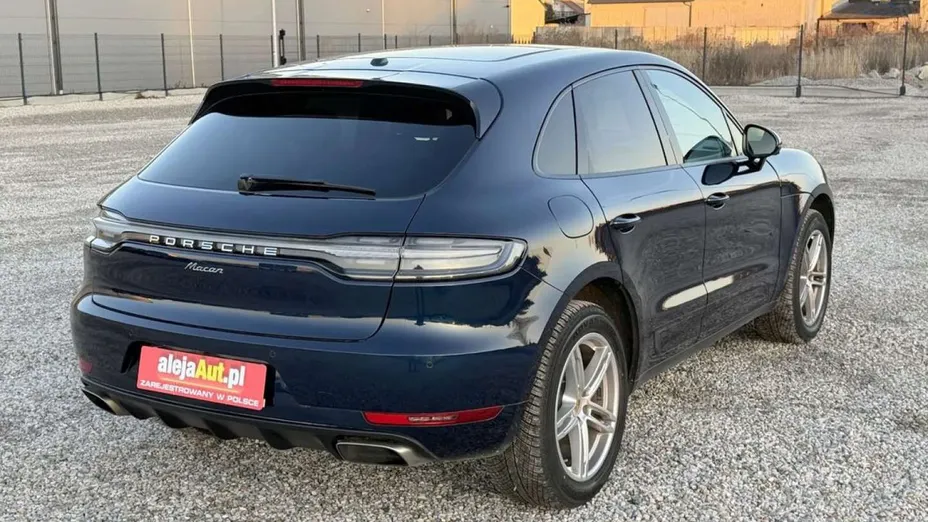 PORSCHE Macan -