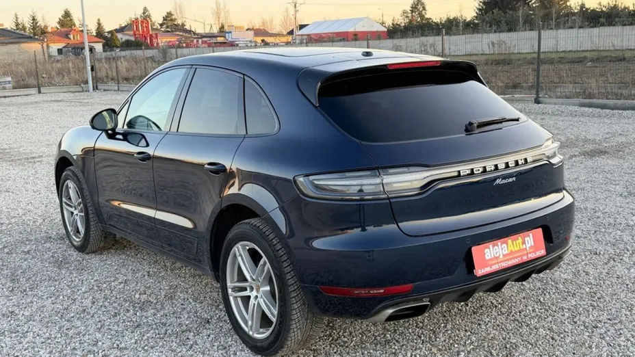 PORSCHE Macan -