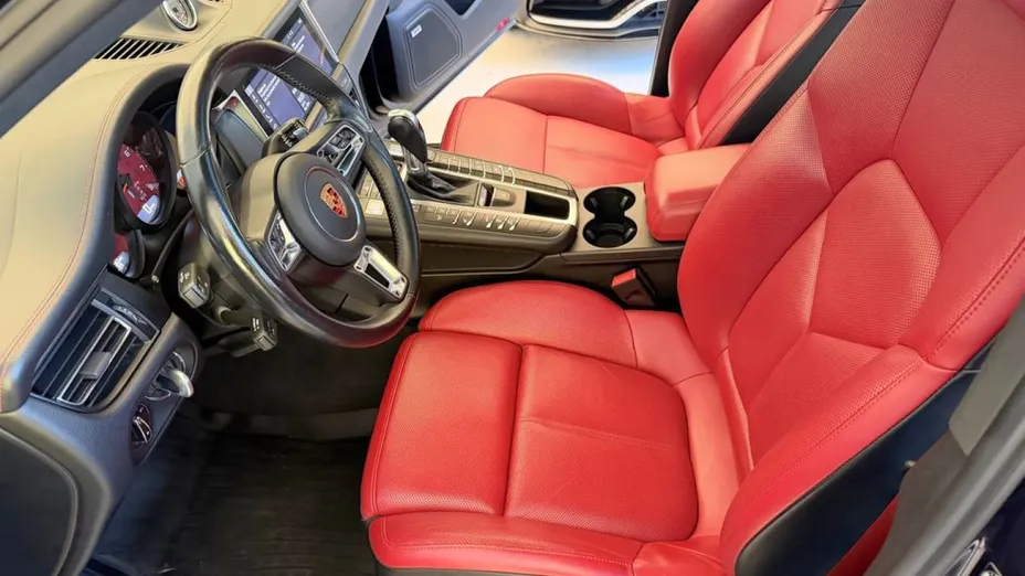 PORSCHE Macan -