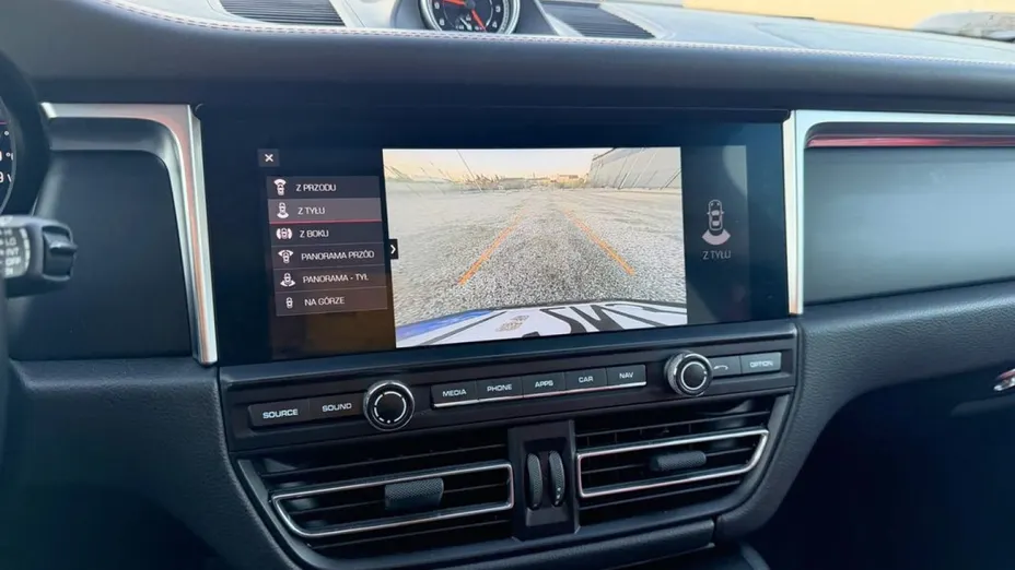 PORSCHE Macan -