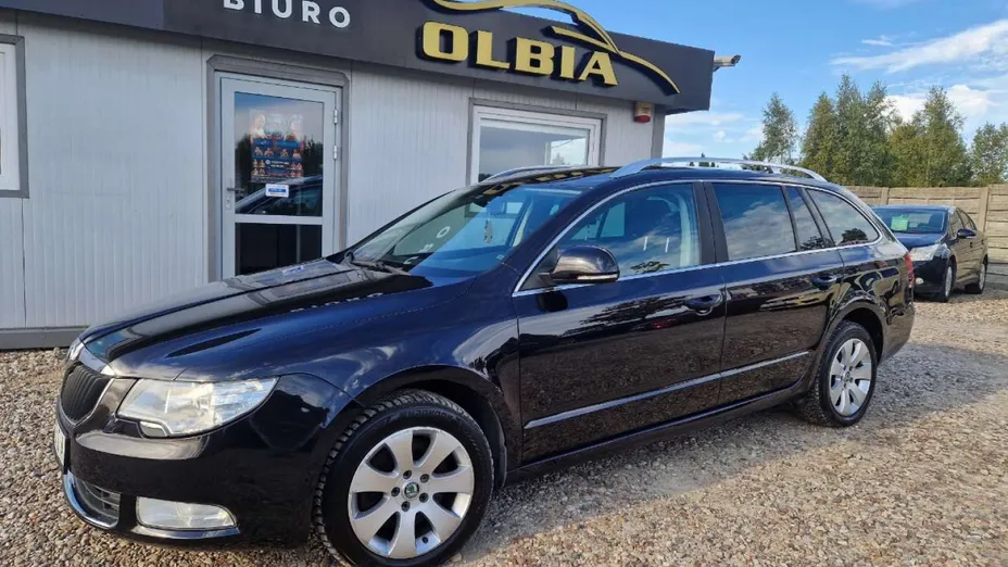 SKODA Superb -