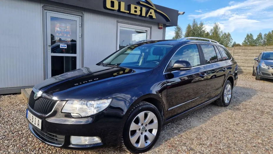SKODA Superb -