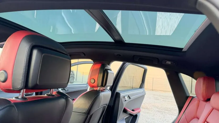 PORSCHE Macan -