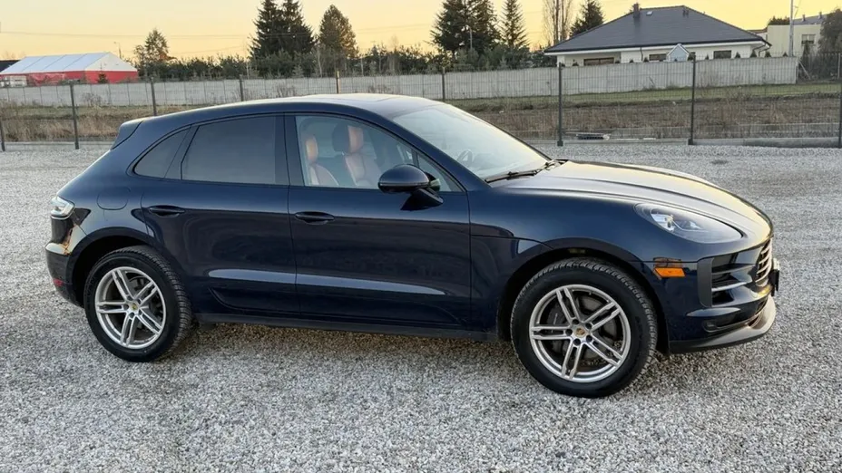 PORSCHE Macan -