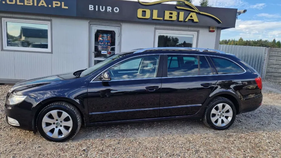 SKODA Superb -
