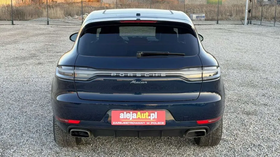 PORSCHE Macan -