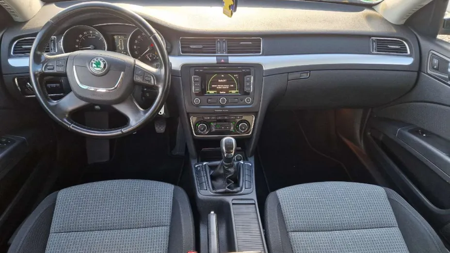 SKODA Superb -