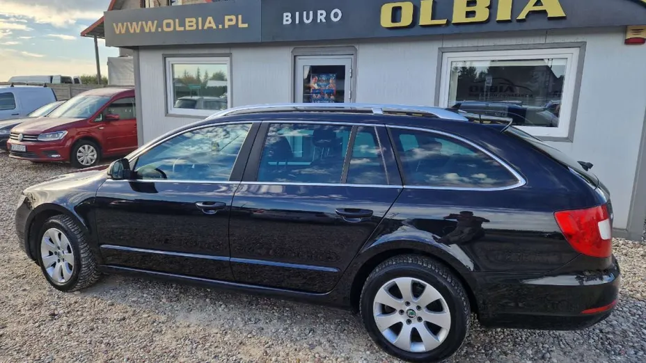 SKODA Superb -