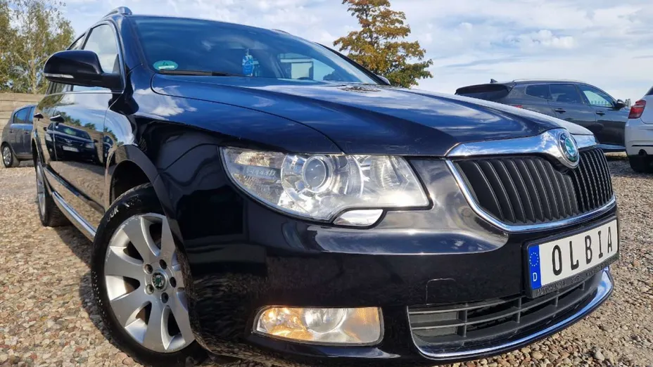SKODA Superb -