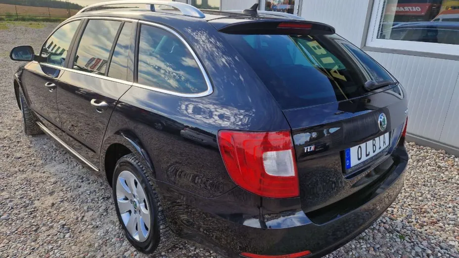 SKODA Superb -