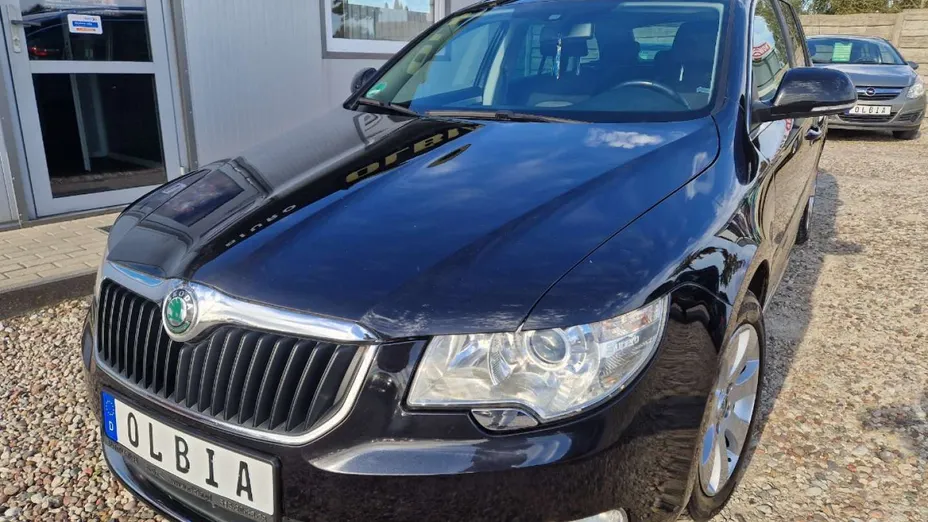 SKODA Superb -