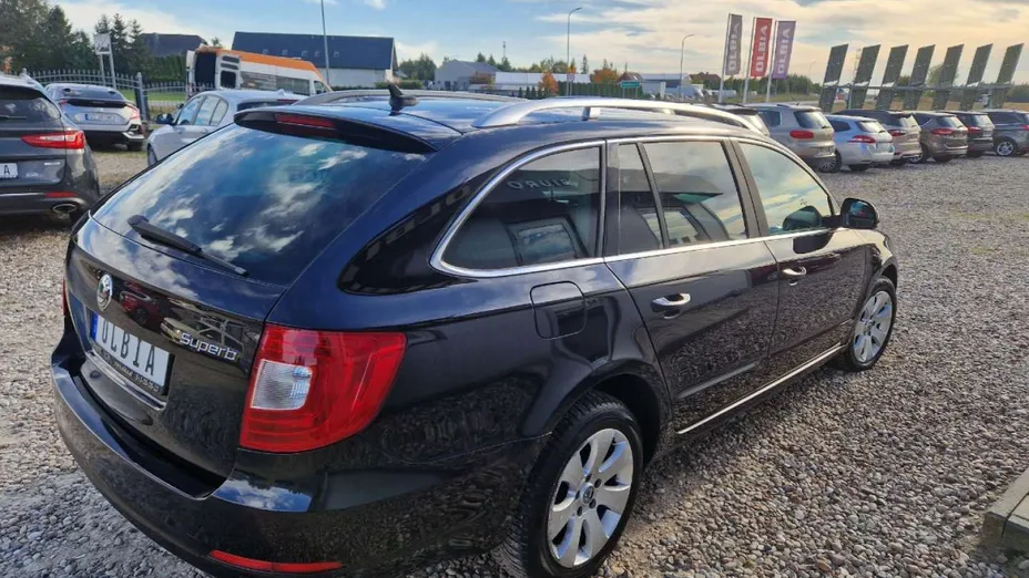 SKODA Superb -
