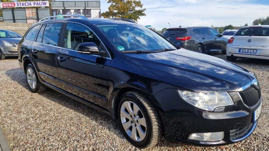 SKODA Superb -