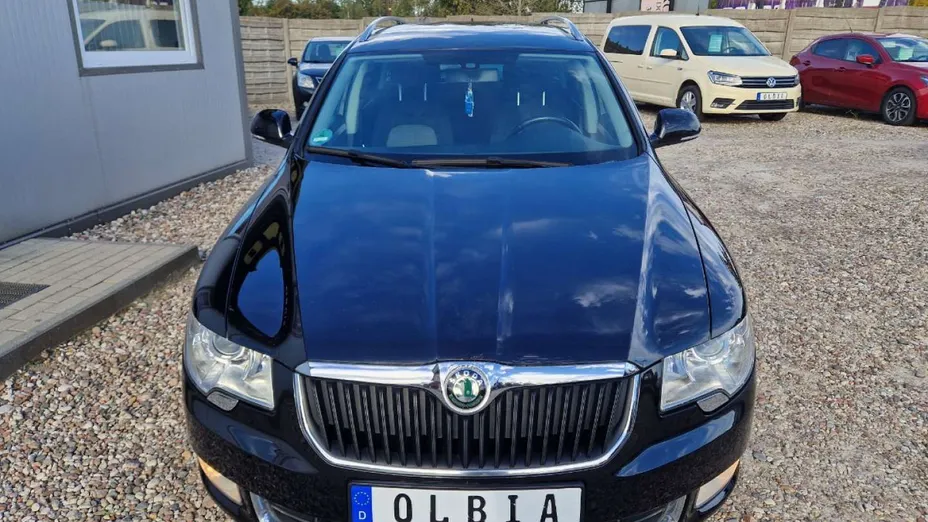 SKODA Superb -