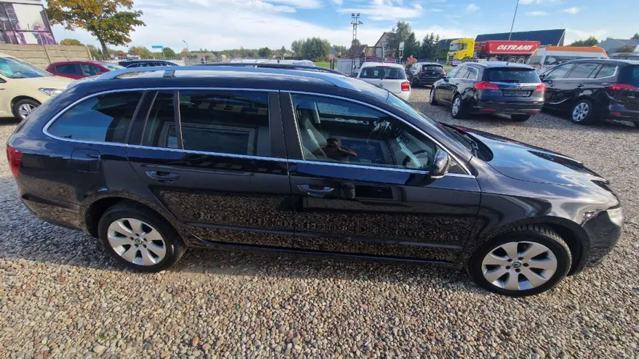 SKODA Superb -