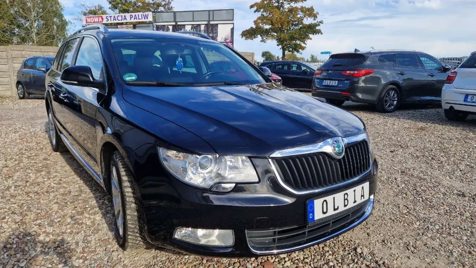SKODA Superb -