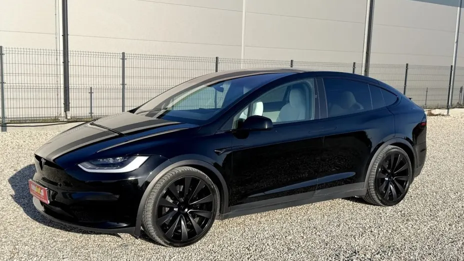 TESLA Model X -