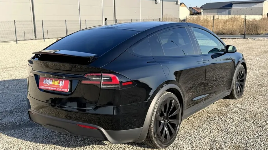TESLA Model X -