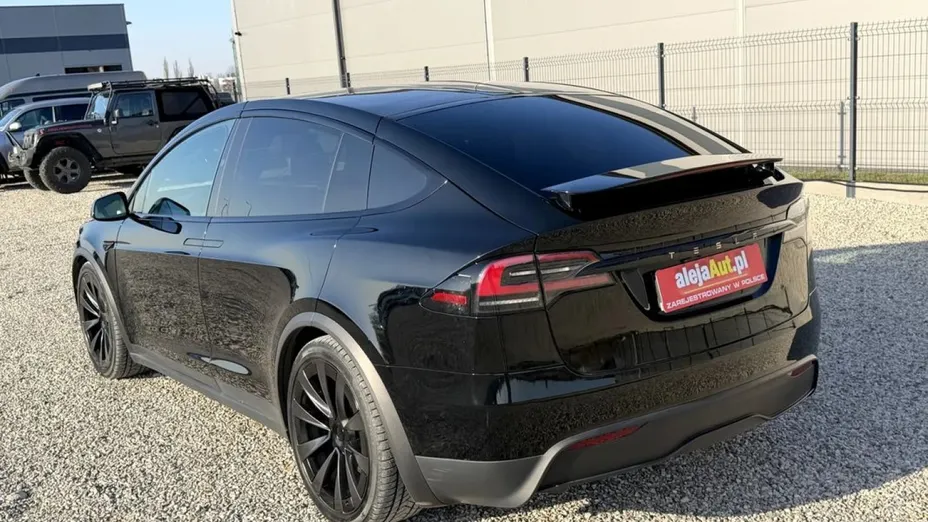 TESLA Model X -