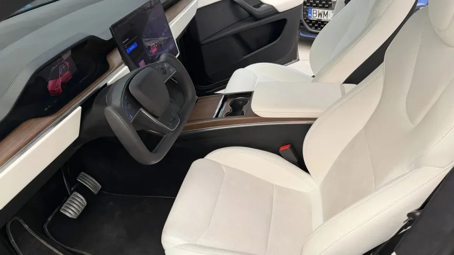 TESLA Model X -