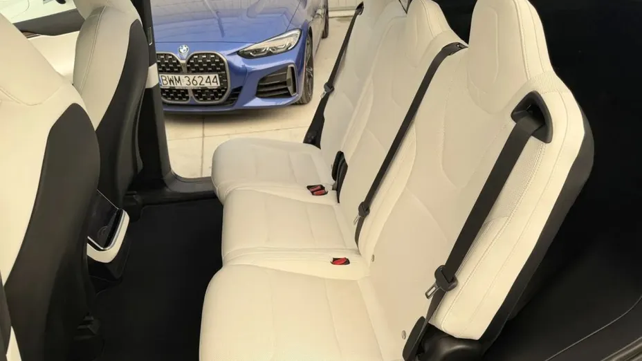 TESLA Model X -