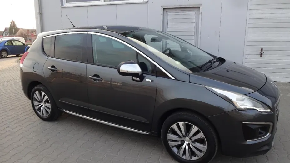 PEUGEOT 3008 -