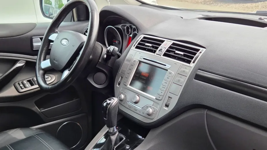 FORD Kuga -