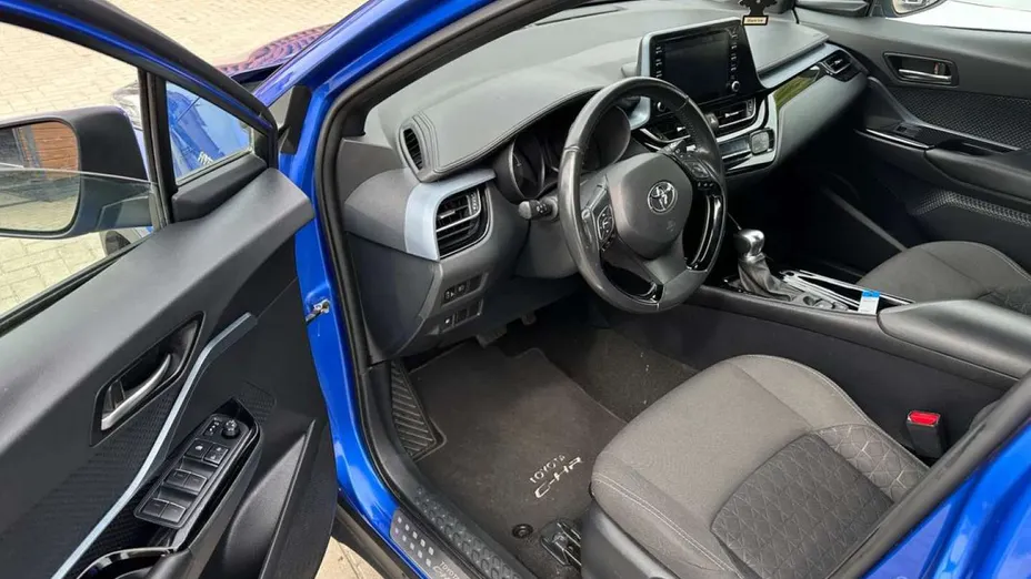 TOYOTA C-HR -