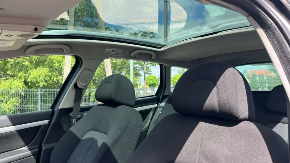 PEUGEOT 407 -