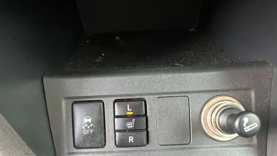 TOYOTA RAV4 -