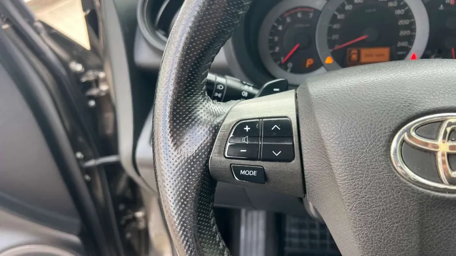 TOYOTA RAV4 -