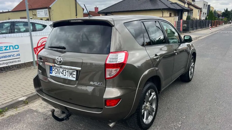 TOYOTA RAV4 -