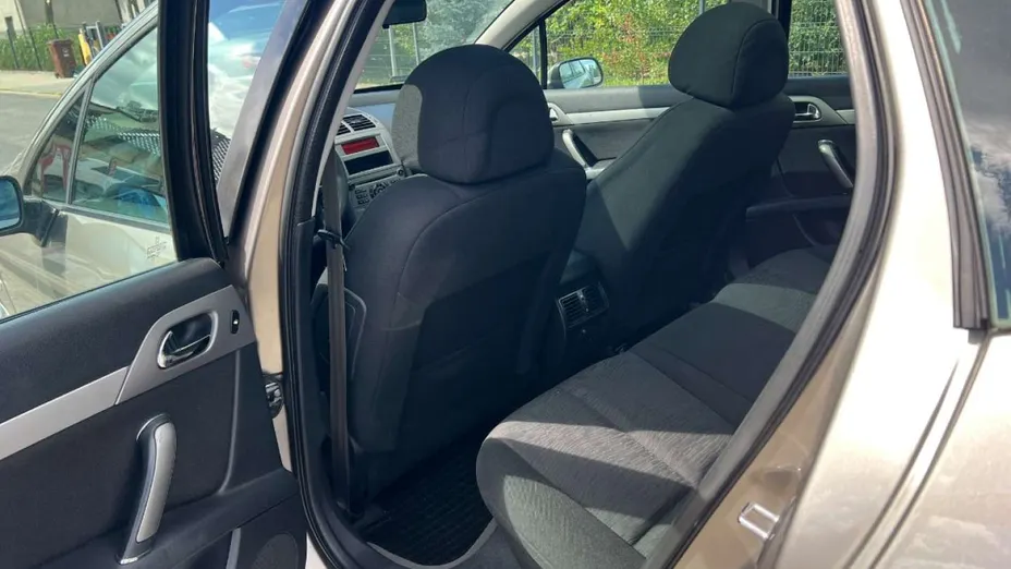 PEUGEOT 407 -