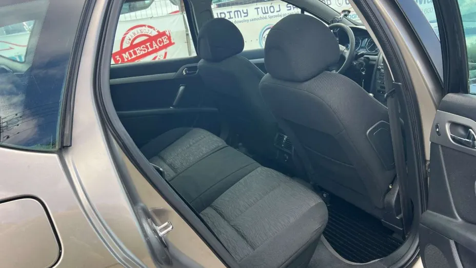 PEUGEOT 407 -