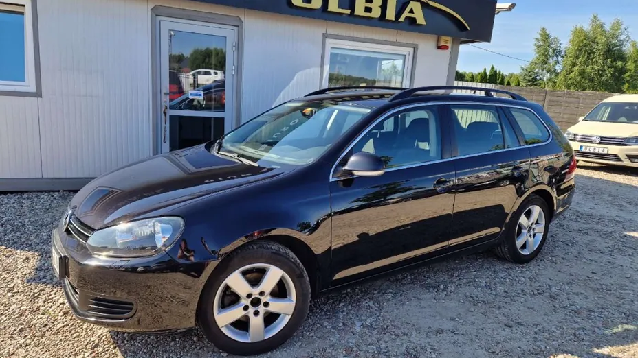 VOLKSWAGEN Golf -