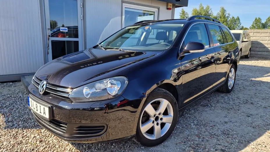 VOLKSWAGEN Golf -