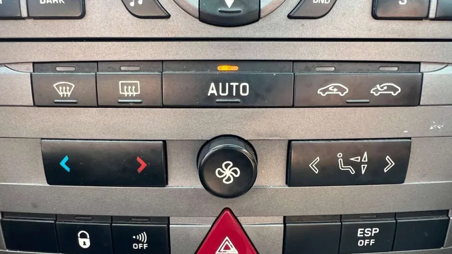 PEUGEOT 407 -