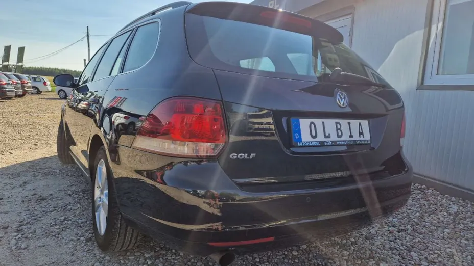 VOLKSWAGEN Golf -