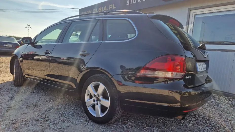 VOLKSWAGEN Golf -