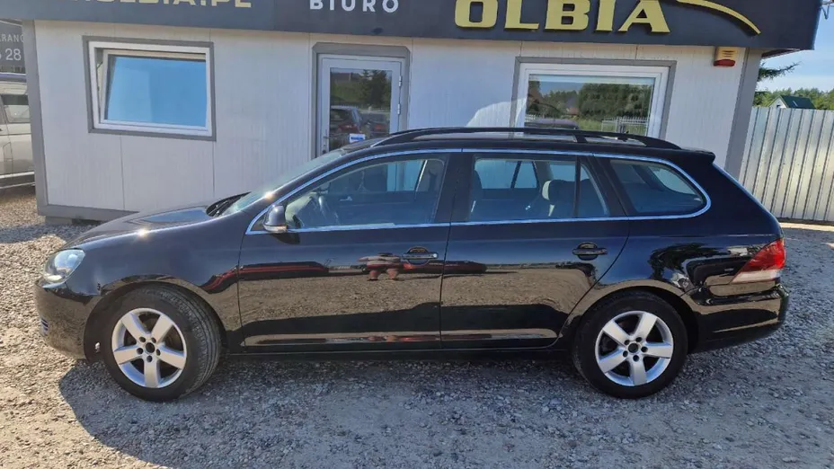 VOLKSWAGEN Golf -