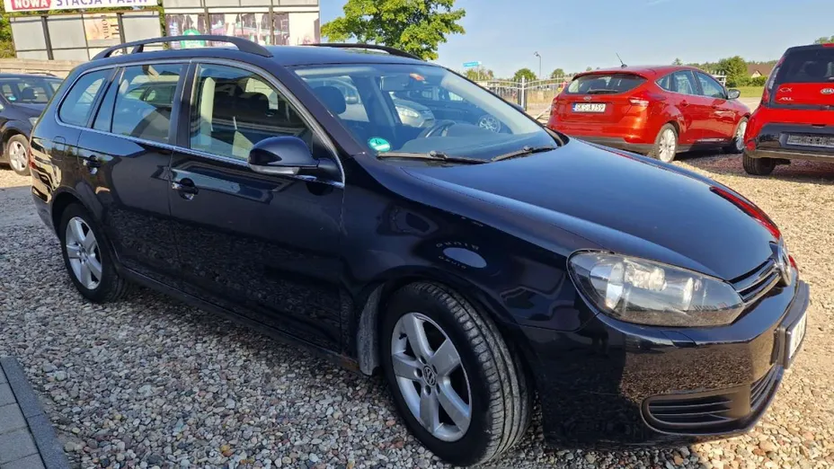 VOLKSWAGEN Golf -