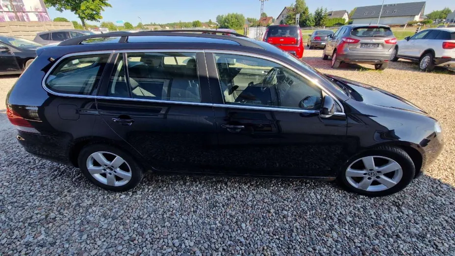 VOLKSWAGEN Golf -