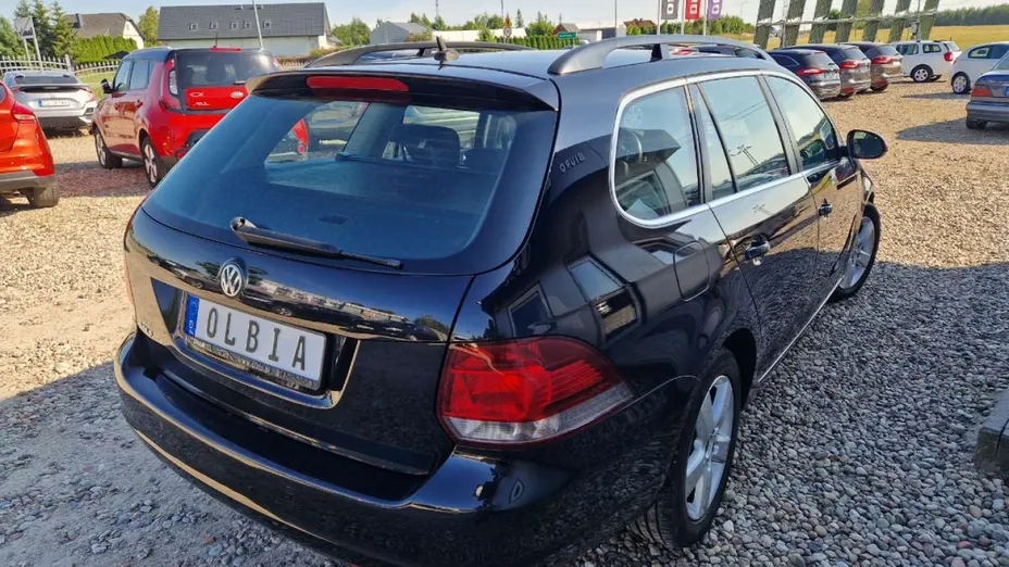VOLKSWAGEN Golf -