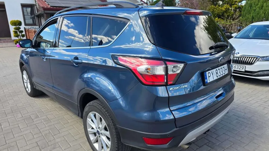 FORD Escape -