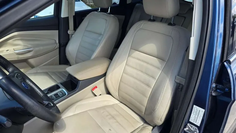 FORD Escape -