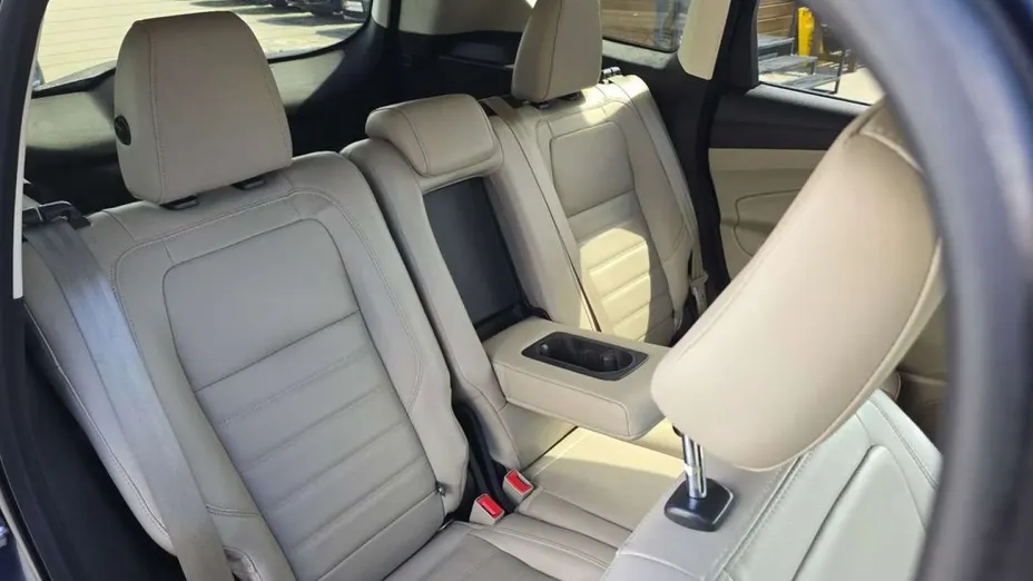 FORD Escape -