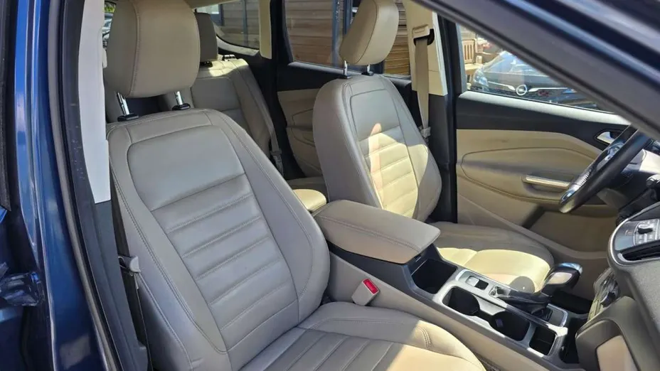 FORD Escape -
