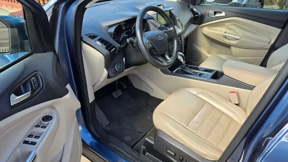 FORD Escape -