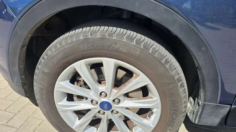FORD Escape -